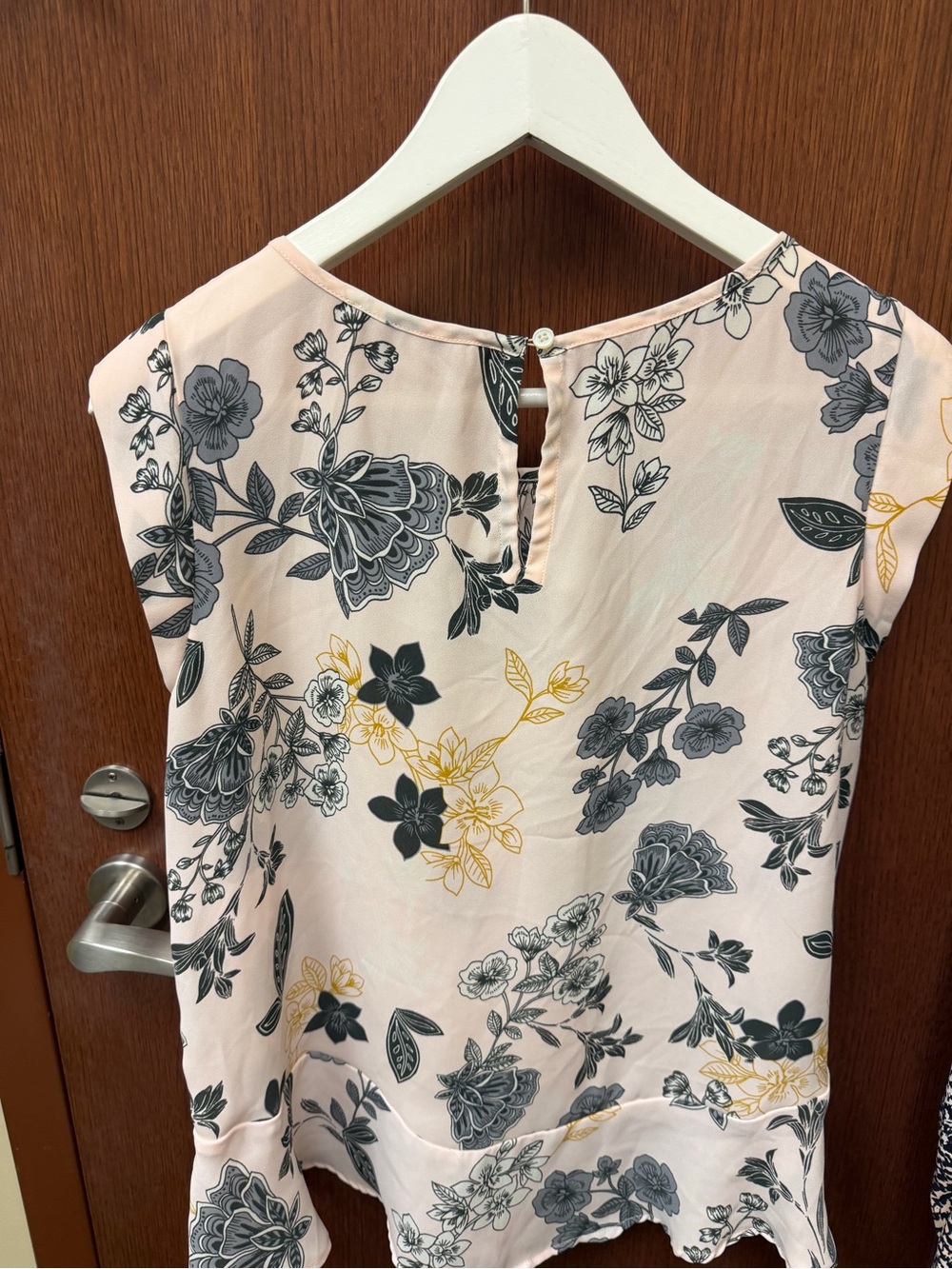 4 Small Blouse Bundle - Picture 11 of 13